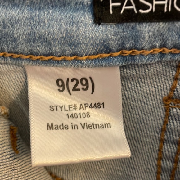 Fashion Nova size 9 ripped skinny high rise jeans. - Picture 2 of 3